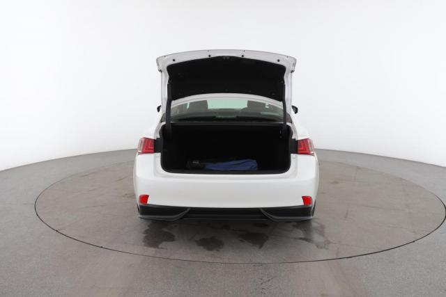 Lexus Is image 6