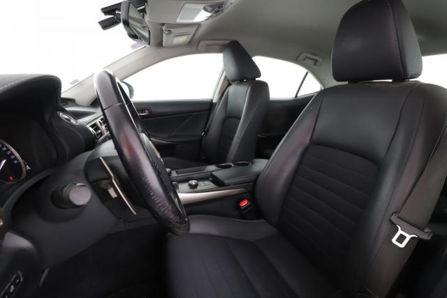 Lexus Is image 5