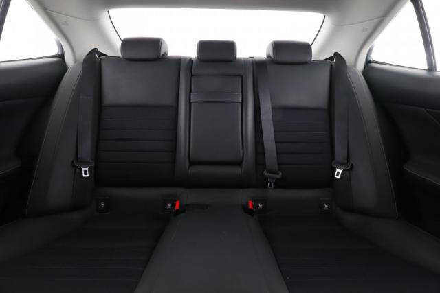 Lexus Is image 9