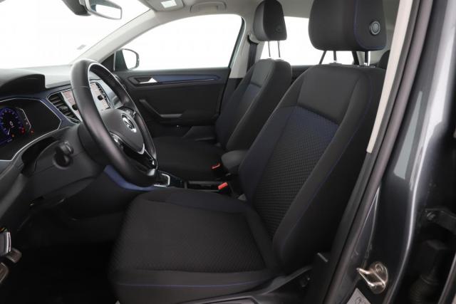 Volkswagen T-Roc image 2