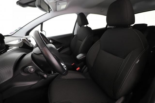 Peugeot 208 image 7