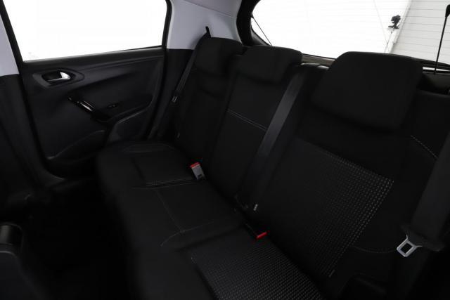 Peugeot 208 image 6