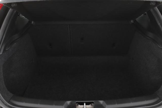 Volvo V40 image 2