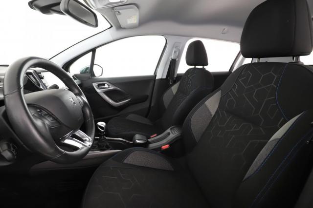Peugeot 2008 image 2