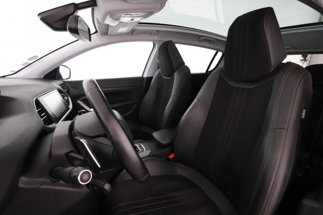 Peugeot 308 image 2