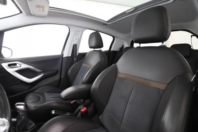 Peugeot 208 image 8
