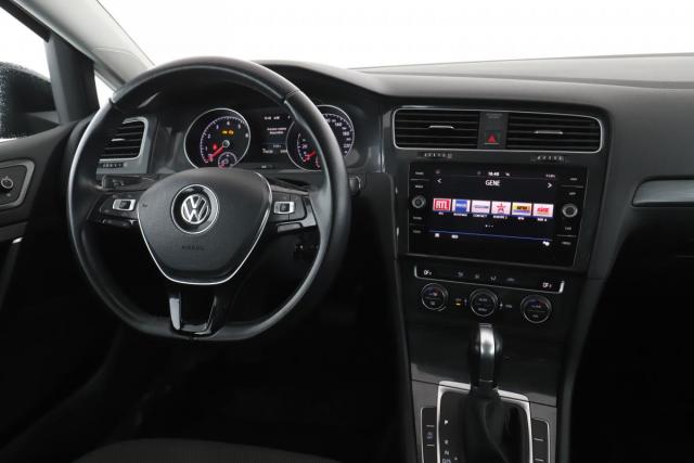 Volkswagen Golf image 9