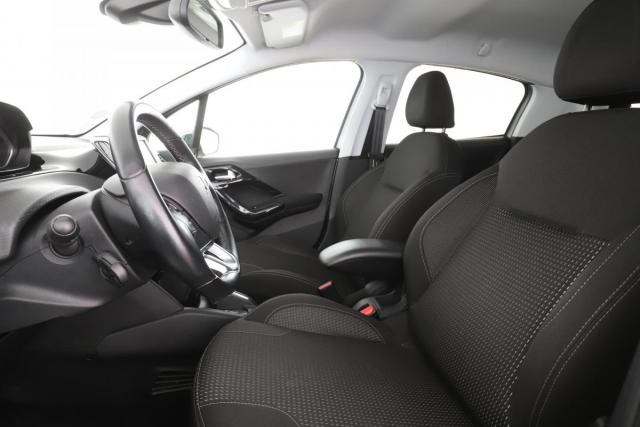 Peugeot 208 image 1