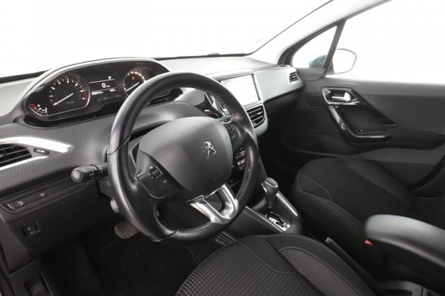 Peugeot 208 image 9