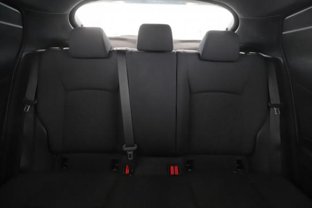 Toyota C-Hr image 8