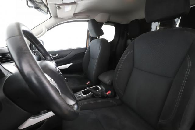 Nissan Navara image 1