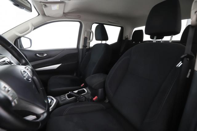 Nissan Navara image 9