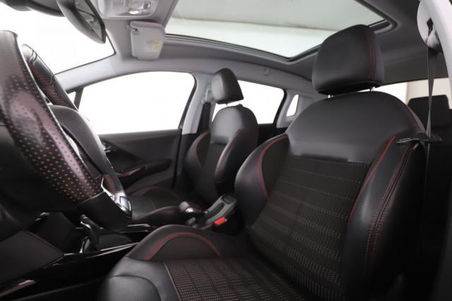 Peugeot 2008 image 4