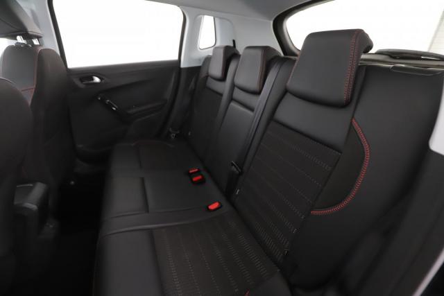 Peugeot 2008 image 7
