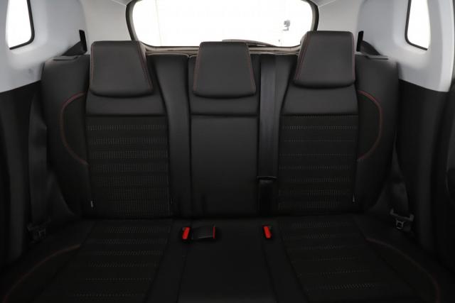 Peugeot 2008 image 8