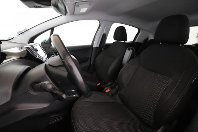 Peugeot 208 image 6
