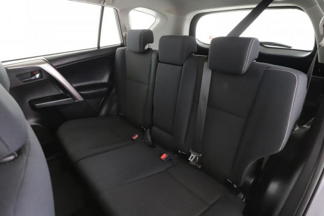 Toyota Rav4 image 8