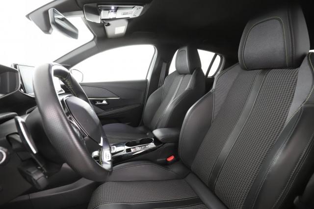 Peugeot 208 image 6