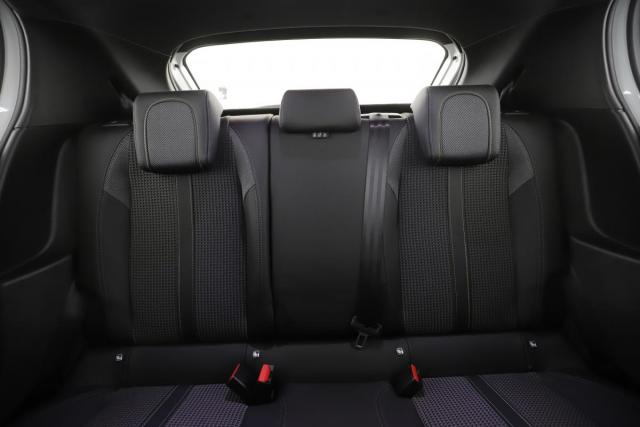 Peugeot 208 image 2