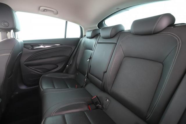 Opel Insignia image 2