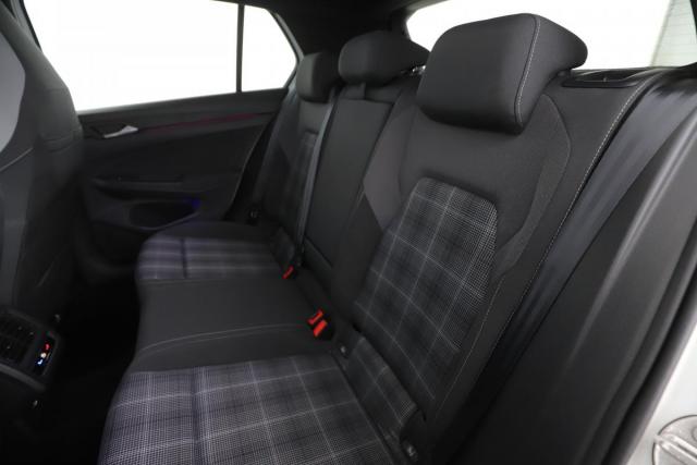Volkswagen Golf image 8