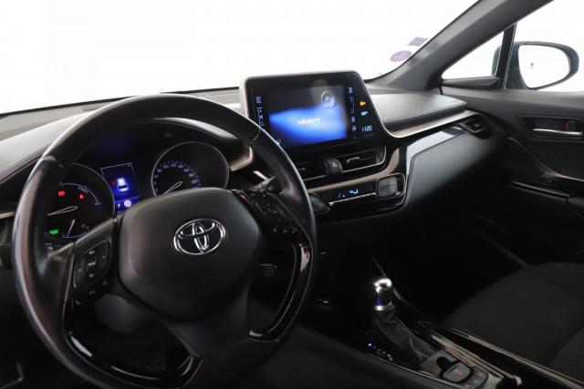 Toyota C-Hr image 1