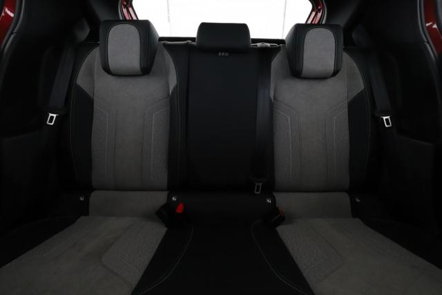 Peugeot 208 image 8