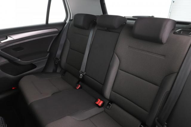 Volkswagen Golf image 6