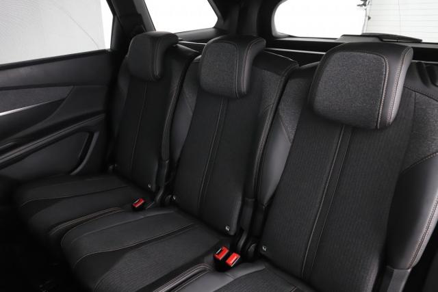 Peugeot 5008 image 1