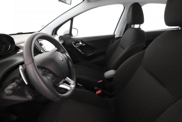 Peugeot 208 image 7