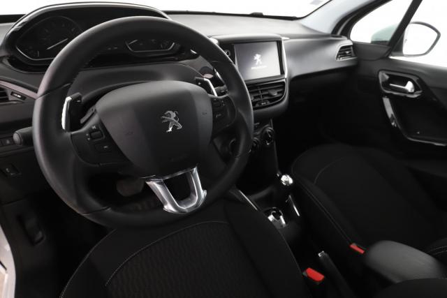 Peugeot 208 image 8