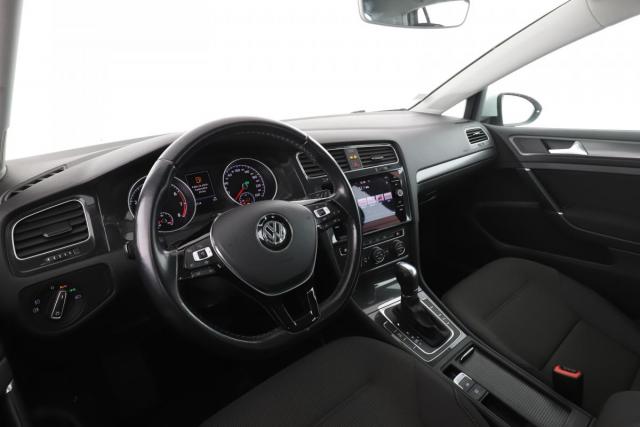 Volkswagen Golf image 8