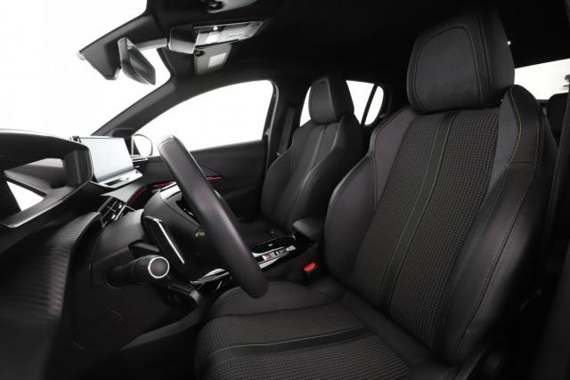 Peugeot 208 image 8