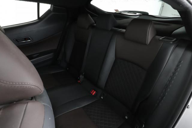 Toyota C-Hr image 9
