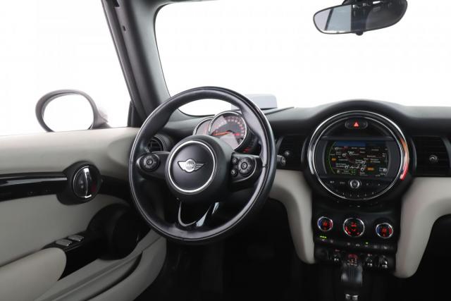 Mini Cabrio image 2