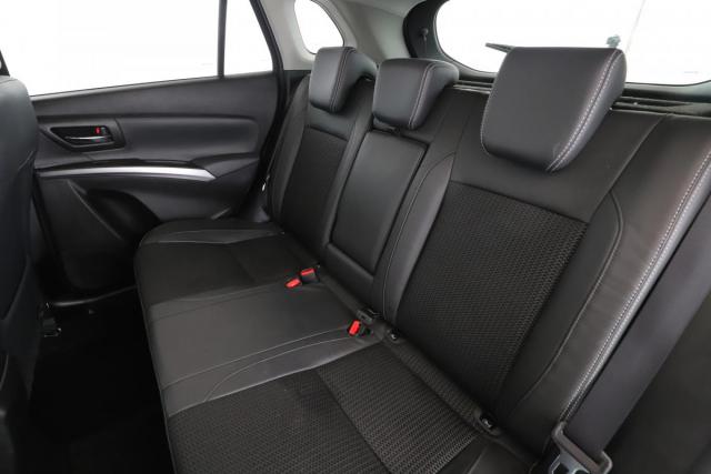 Suzuki S-Cross image 9