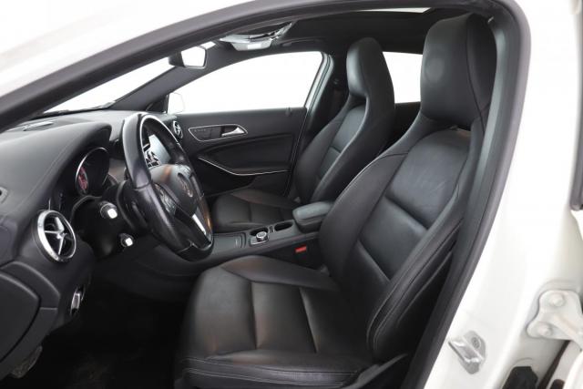 Mercedes Benz Gla image 9