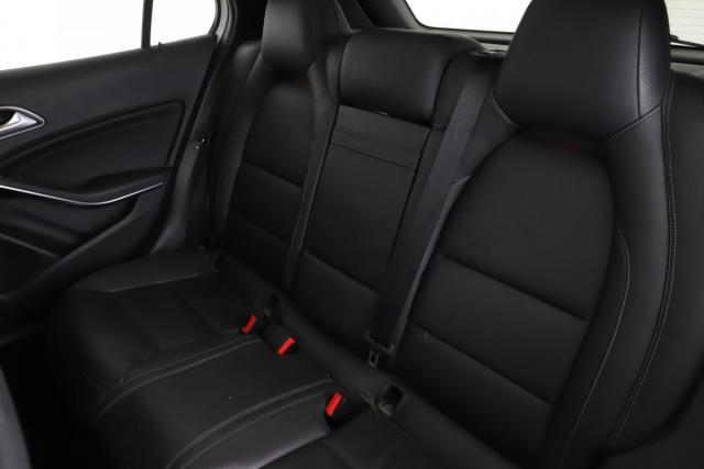 Mercedes Benz Gla image 2
