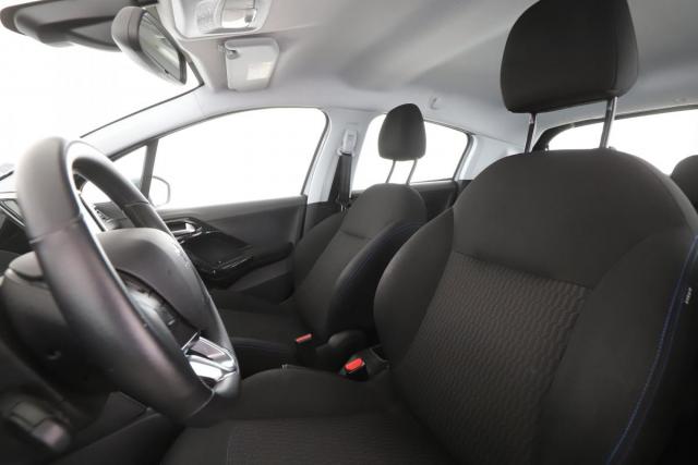 Peugeot 208 image 2