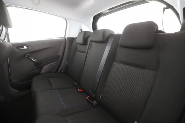 Peugeot 208 image 9
