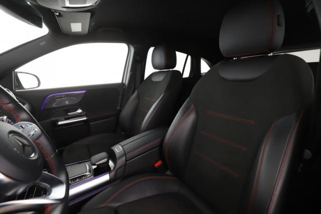 Mercedes Benz Gla image 8