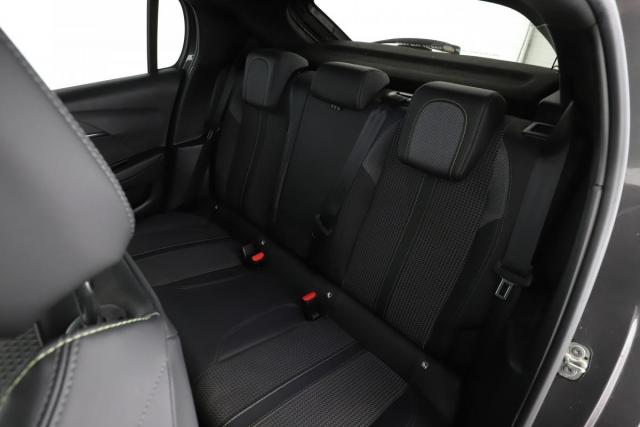 Peugeot 208 image 6