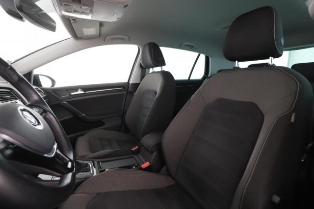 Volkswagen Golf image 9