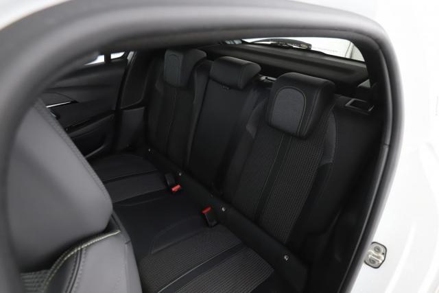 Peugeot 208 image 9
