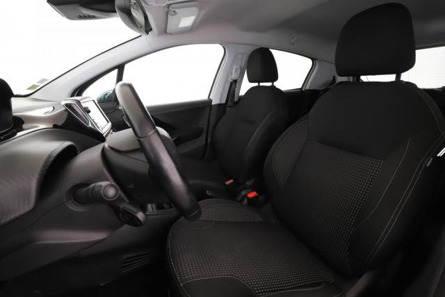 Peugeot 208 image 9