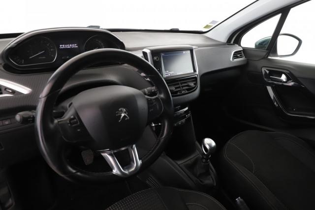 Peugeot 208 image 8