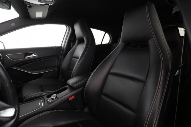 Mercedes Benz Gla image 2