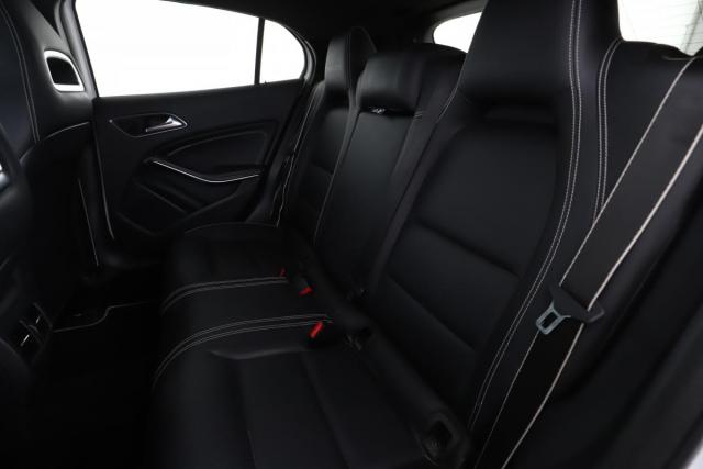 Mercedes Benz Gla image 8