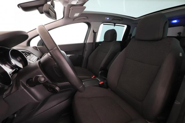 Peugeot 5008 image 1