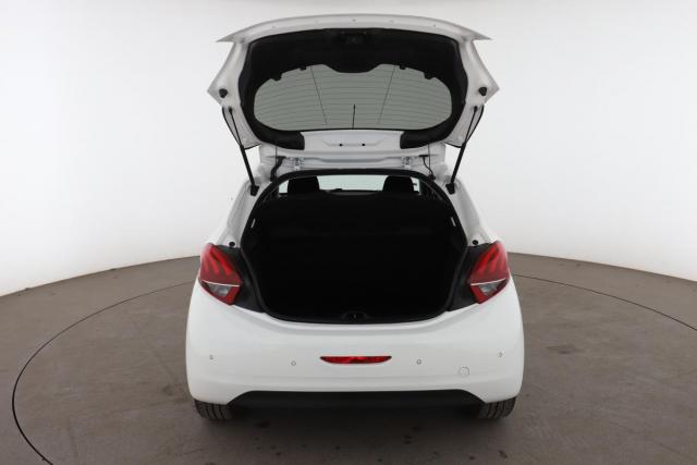Peugeot 208 image 8